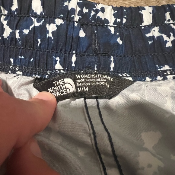Women’s Size M The North Face shorts - Picture 3 of 3